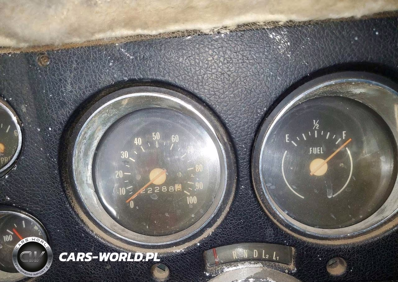 1973 Chevrolet Suburban VIN:CCZ163F128295 - 9