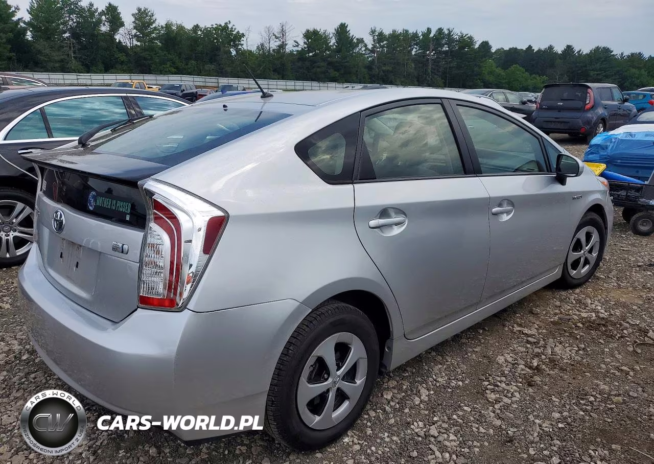 2013 Toyota Prius Two VIN:JTDKN3DU9D1712242 - 3