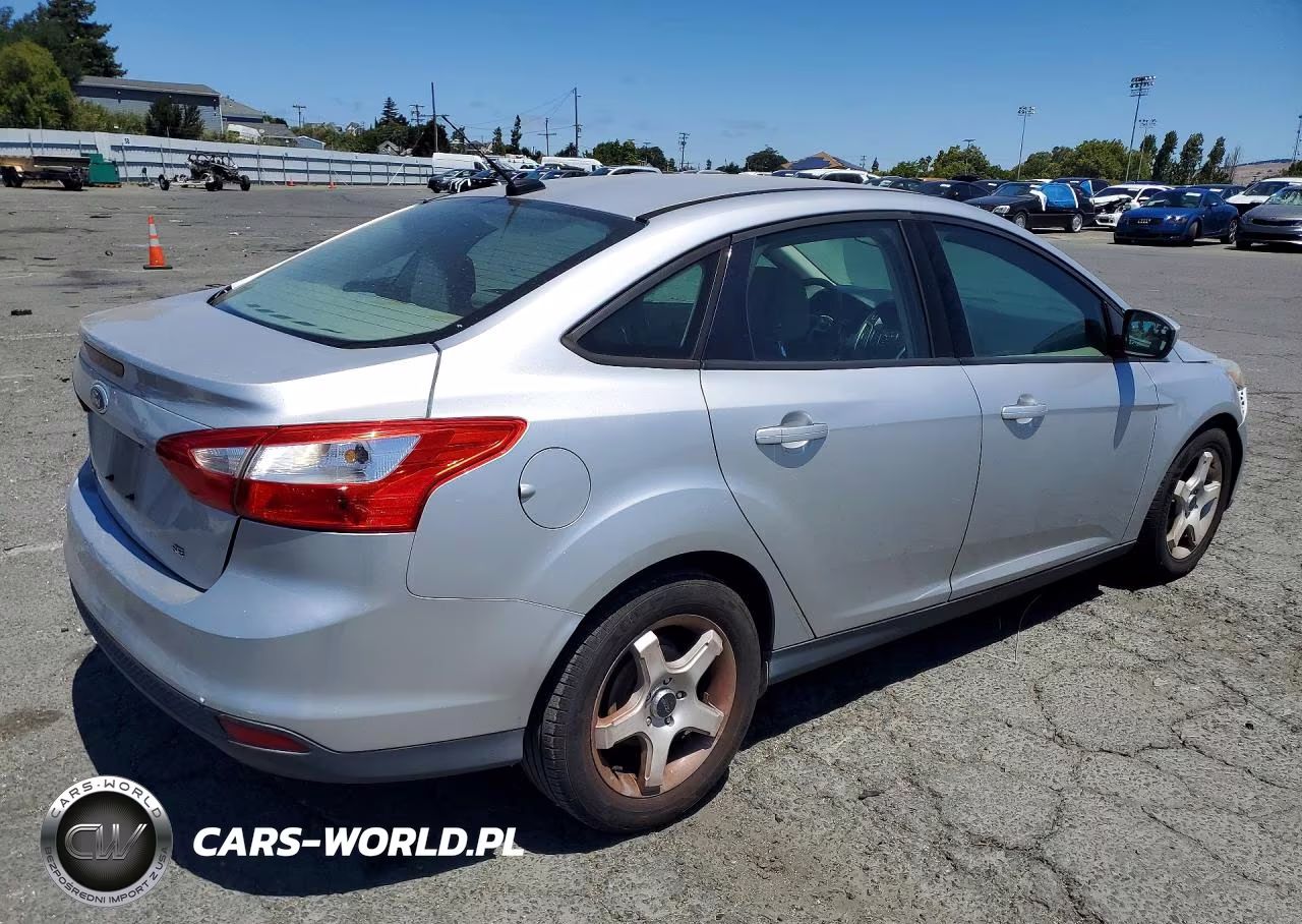 2012 Ford Focus Se VIN:1FAHP3F2XCL108451 - 3