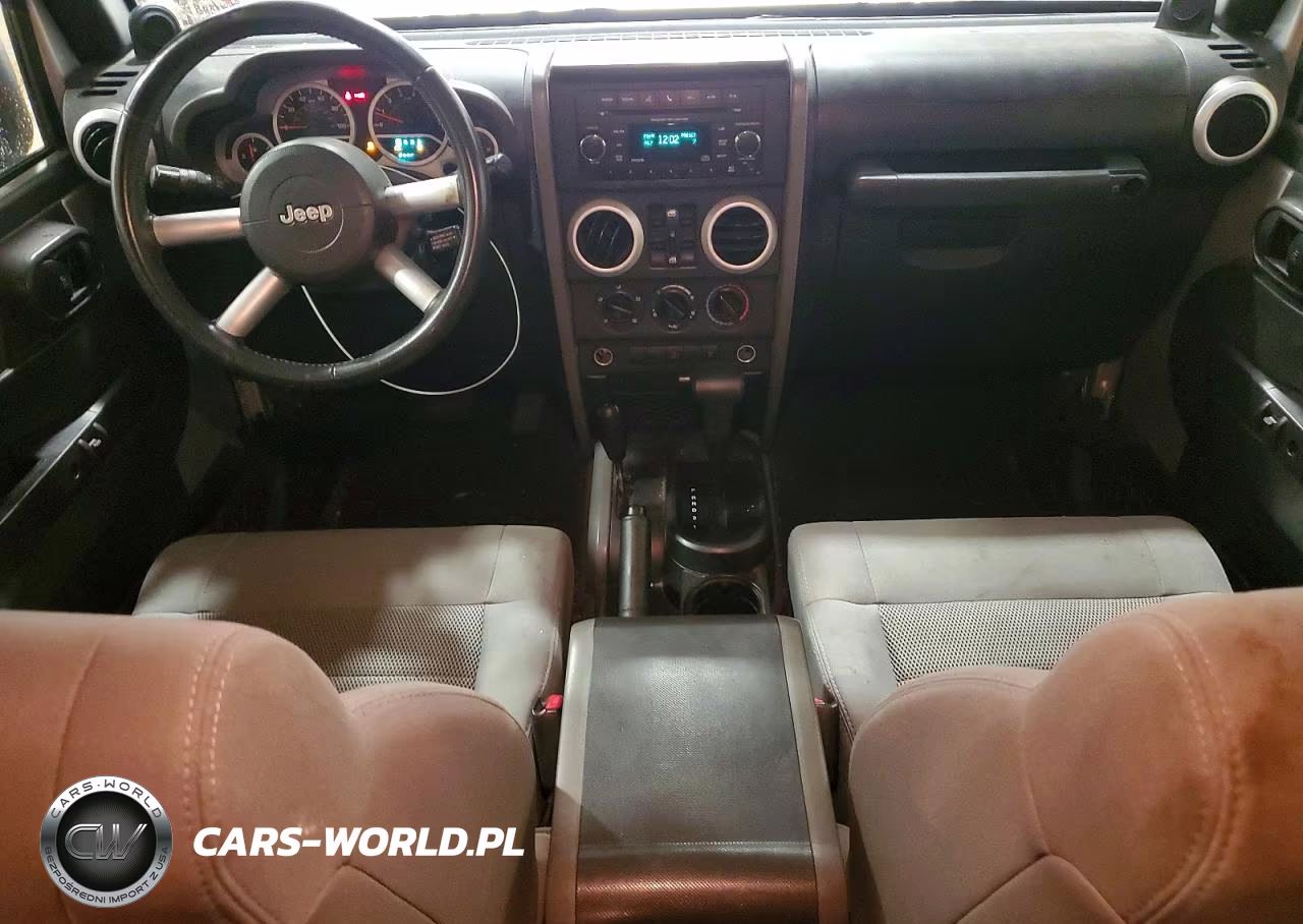 2009 Jeep Wrangler Unlimited Sahara VIN:1J8GA59139L751263 - 8