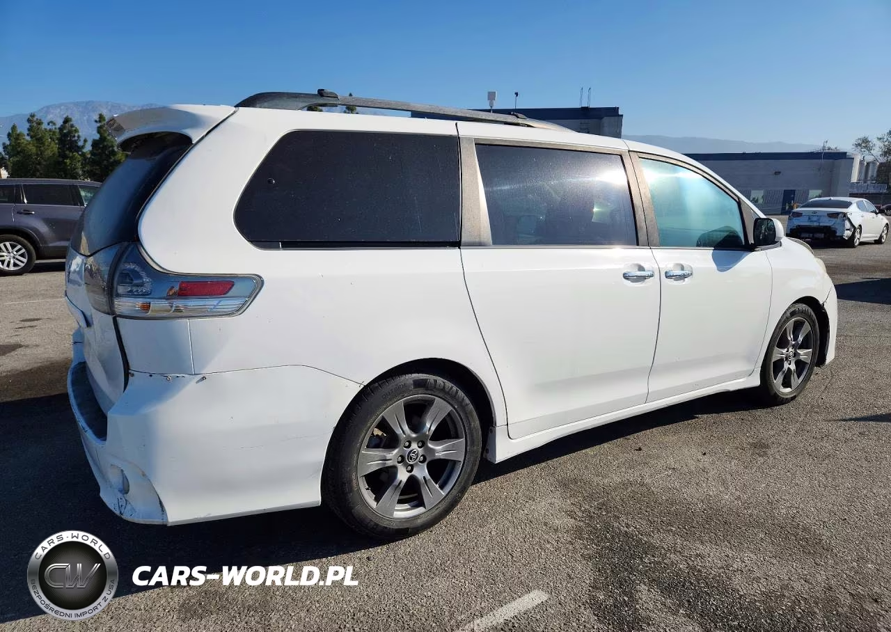 2019 Toyota Sienna Se 8-Passenger VIN:5TDXZ3DCXKS975549 - 3