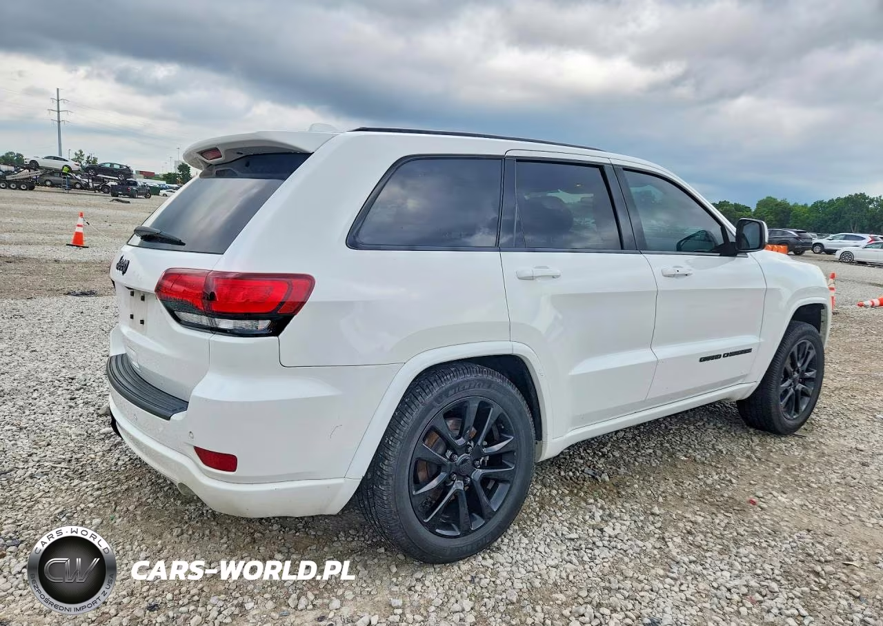 2020 Jeep Grand Cherokee Laredo VIN:1C4RJFAGXLC319640 - 3