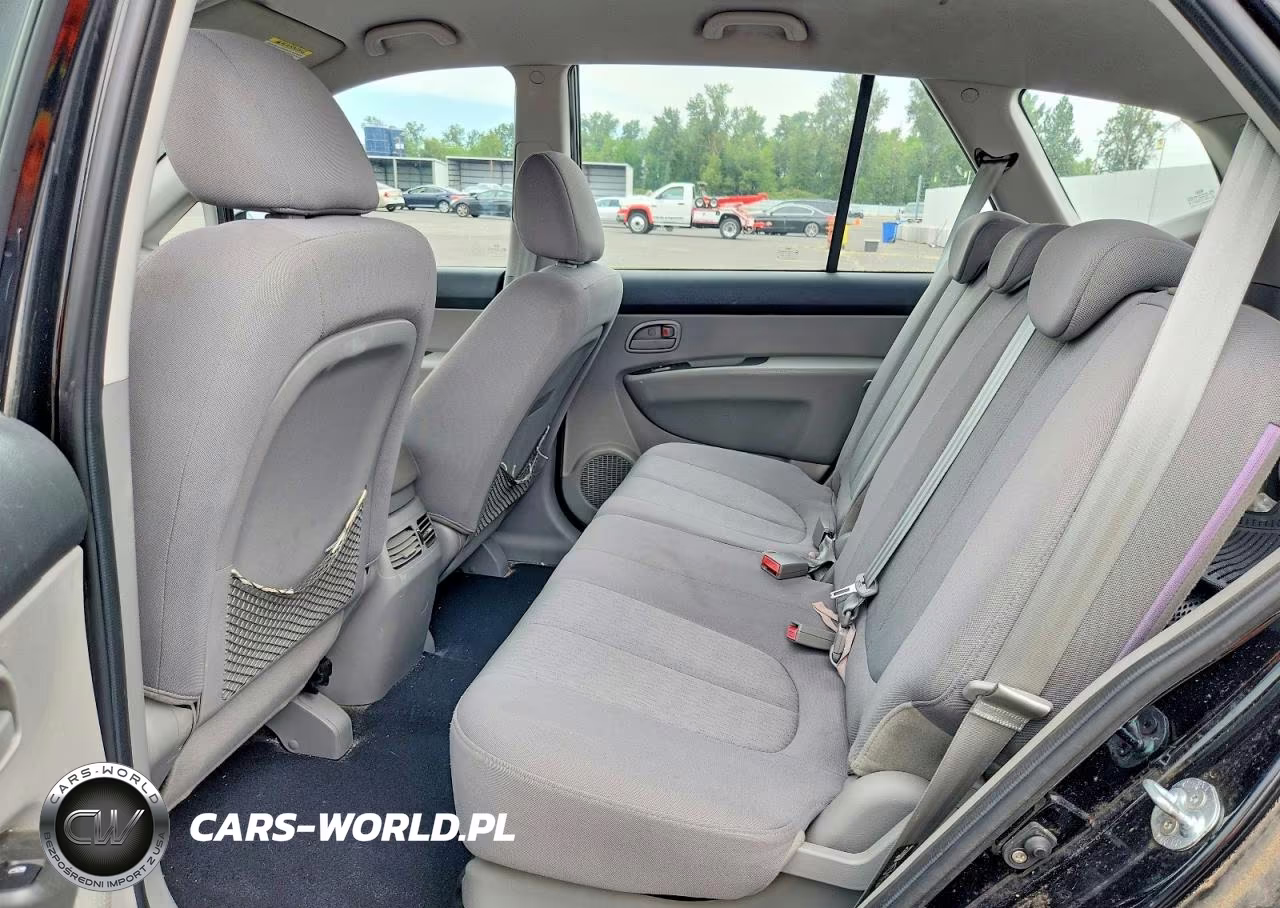 2009 Kia Rondo Base VIN:KNAFG529X97262477 - 10
