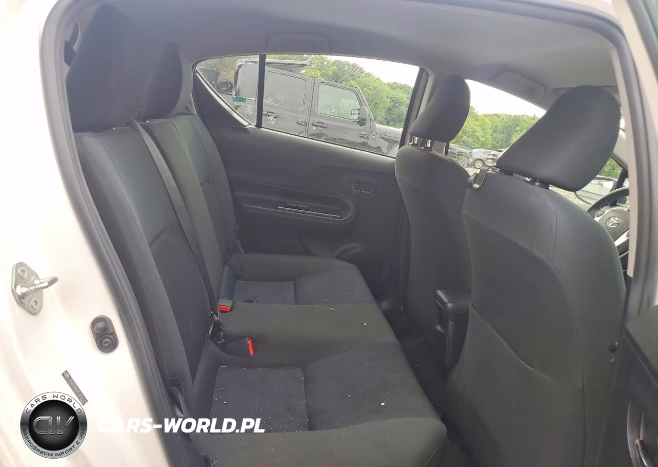 2015 Toyota Prius C Two VIN:JTDKDTB36F1097178 - 10