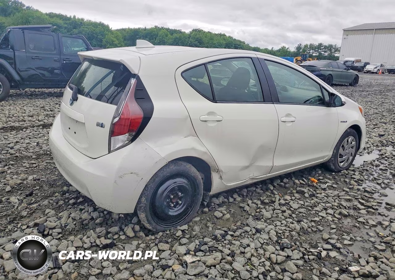 2015 Toyota Prius C Two VIN:JTDKDTB36F1097178 - 3