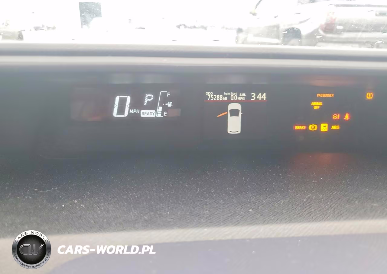 2015 Toyota Prius C Two VIN:JTDKDTB36F1097178 - 9