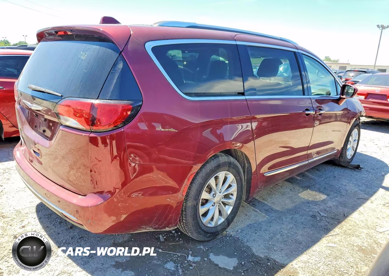 2019 Chrysler Pacifica Touring L VIN:2C4RC1BG4KR721154 - 3