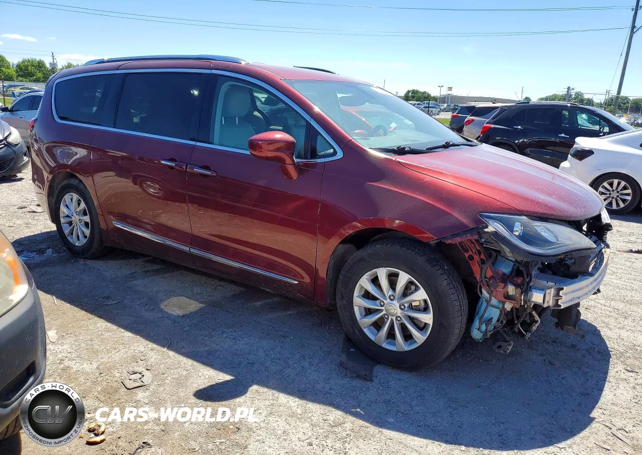 2019 Chrysler Pacifica Touring L VIN:2C4RC1BG4KR721154 - 4