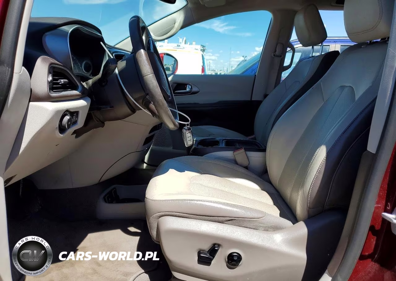 2019 Chrysler Pacifica Touring L VIN:2C4RC1BG4KR721154 - 7