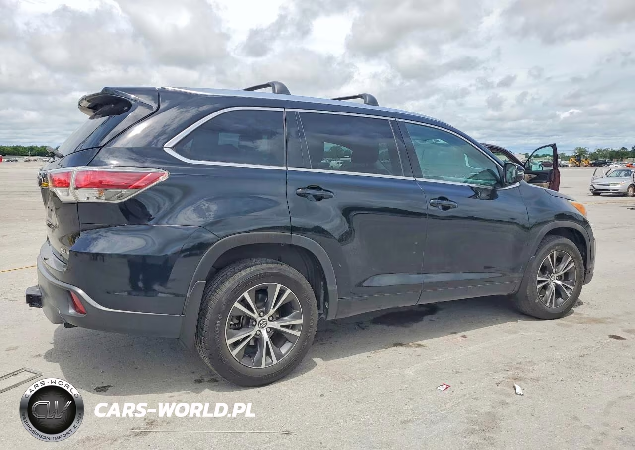 2016 Toyota Highlander Xle VIN:5TDJKRFH5GS327582 - 3