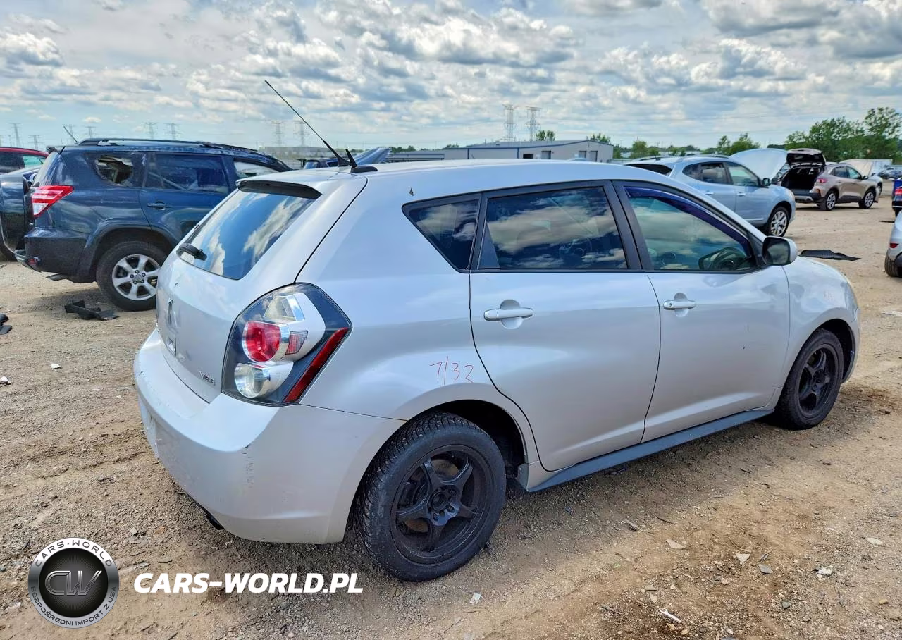 2009 Pontiac Vibe VIN:5Y2SP670X9Z443102 - 3