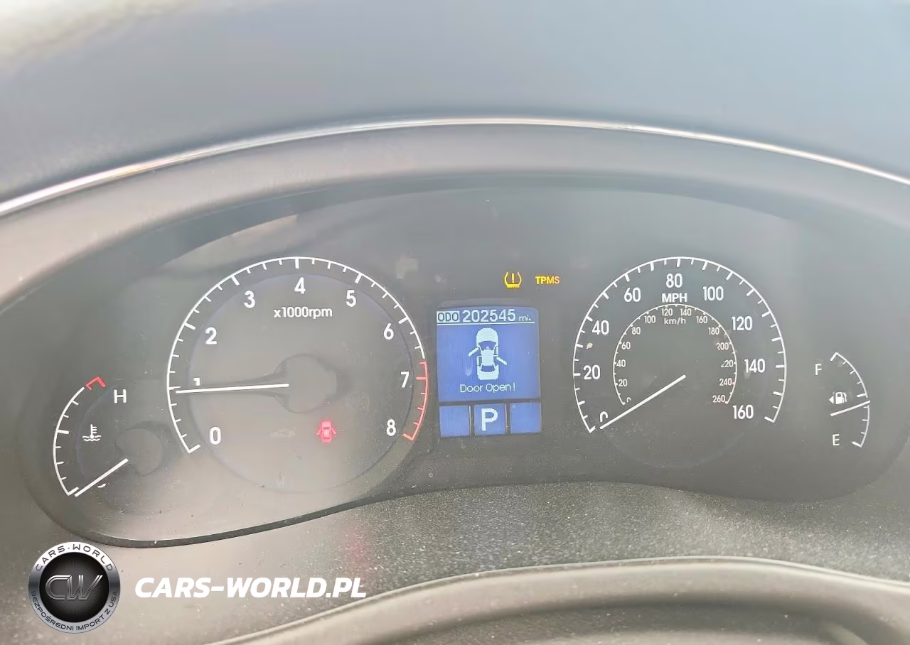2011 Hyundai Genesis 4.6L VIN:KMHGC4DF2BU124385 - 9