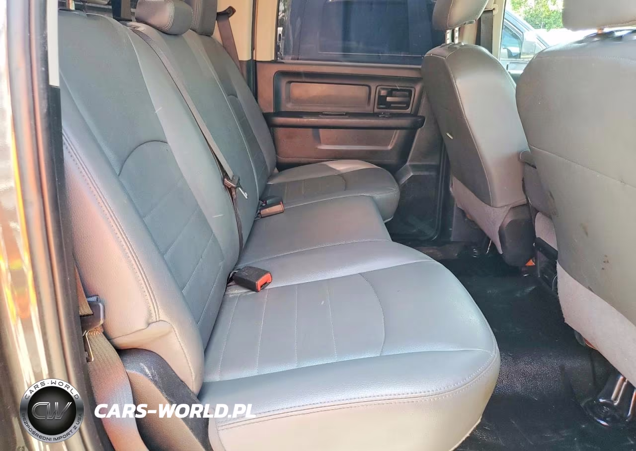 2018 Ram 3500 VIN:3C7WRTCL8JG159727 - 10