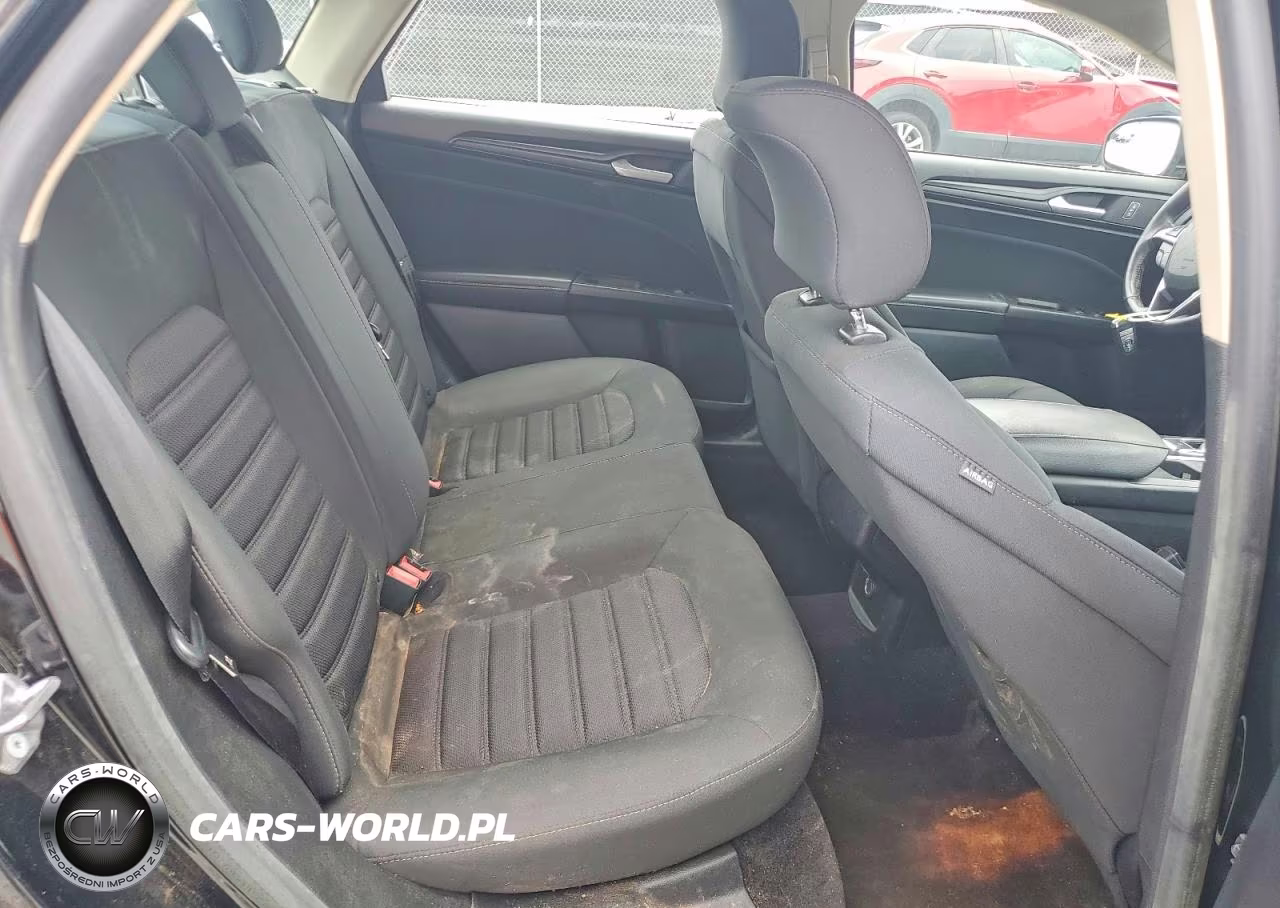 2018 Ford Fusion S VIN:3FA6P0G7XJR238079 - 10