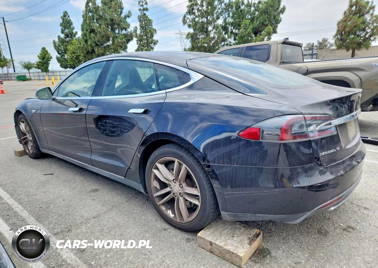 2015 Tesla Model S VIN:5YJSA1E24FF103390 - 2