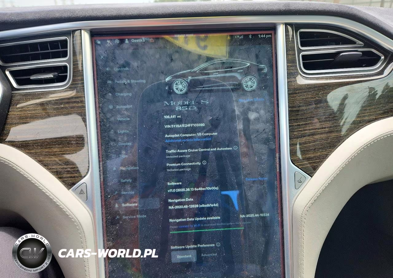 2015 Tesla Model S VIN:5YJSA1E24FF103390 - 9