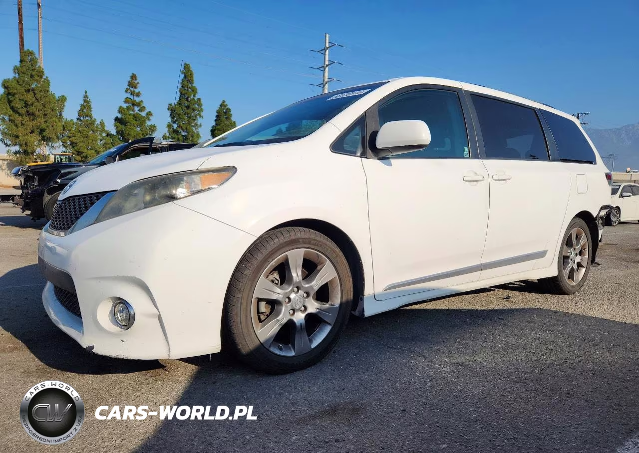 2011 Toyota Sienna Sport
