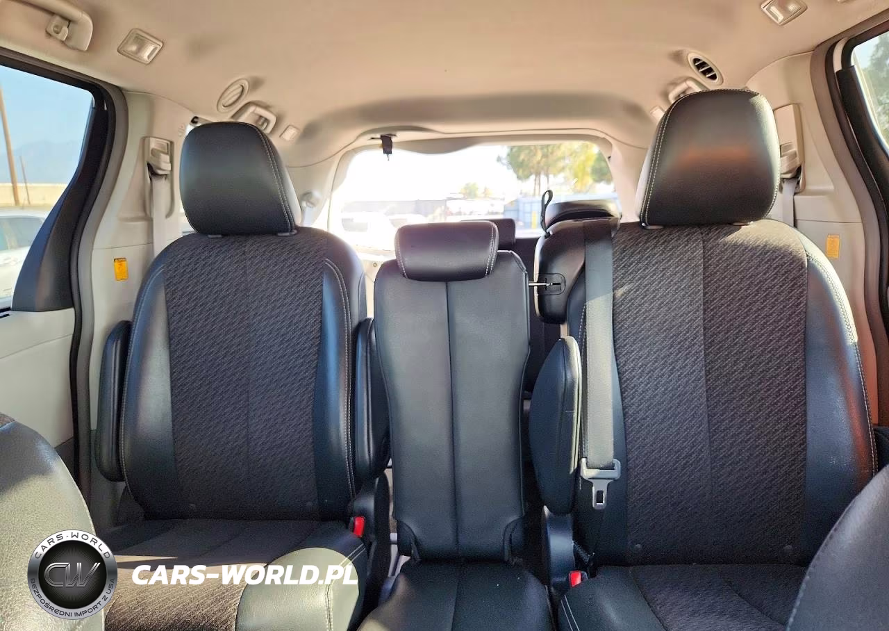 2011 Toyota Sienna Sport VIN:5TDXK3DC7BS164201 - 10