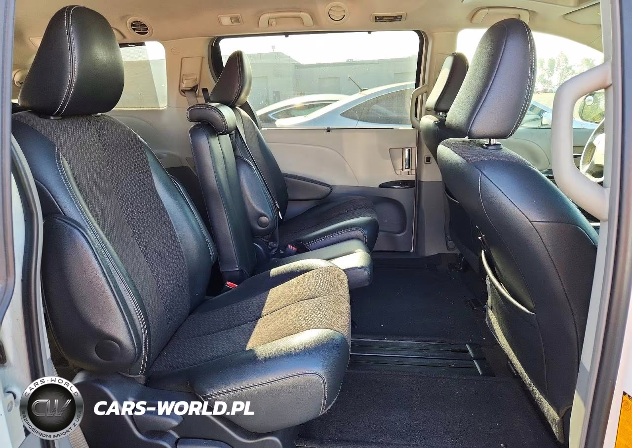 2011 Toyota Sienna Sport VIN:5TDXK3DC7BS164201 - 11