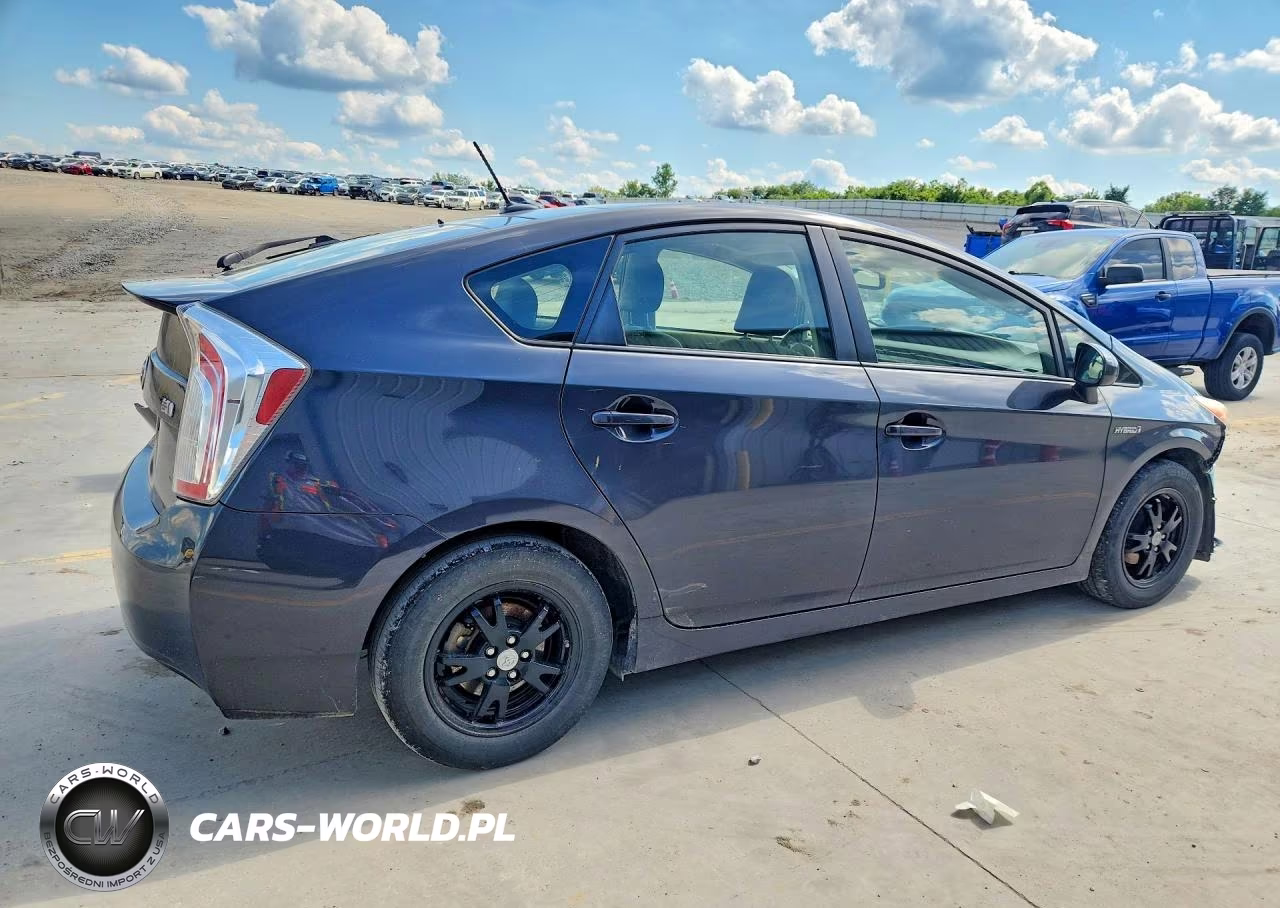 2013 Toyota Prius Four VIN:JTDKN3DU4D5650483 - 3
