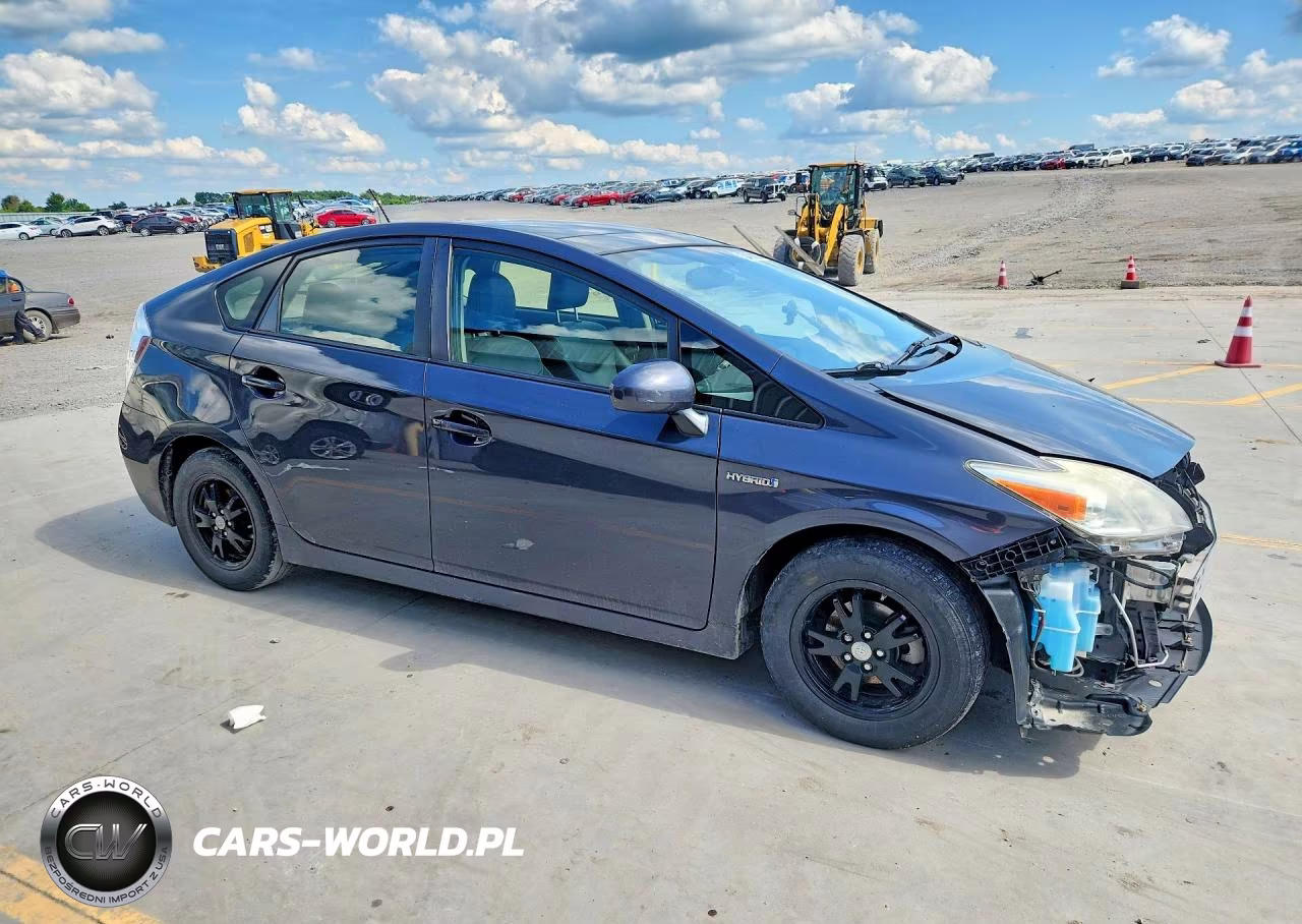 2013 Toyota Prius Four VIN:JTDKN3DU4D5650483 - 4