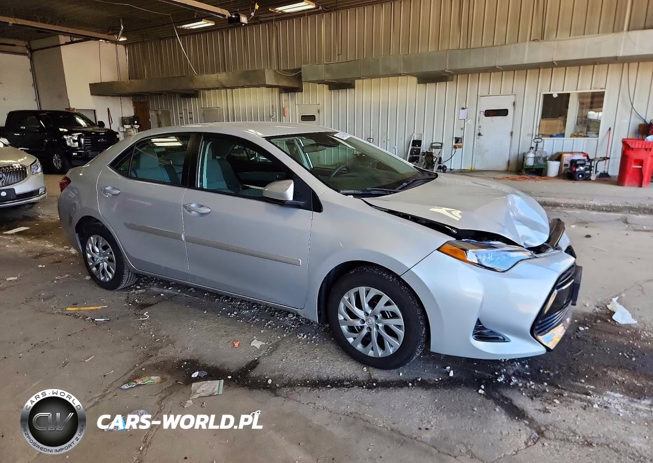2017 Toyota Corolla Le VIN:2T1BURHEXHC914646 - 4