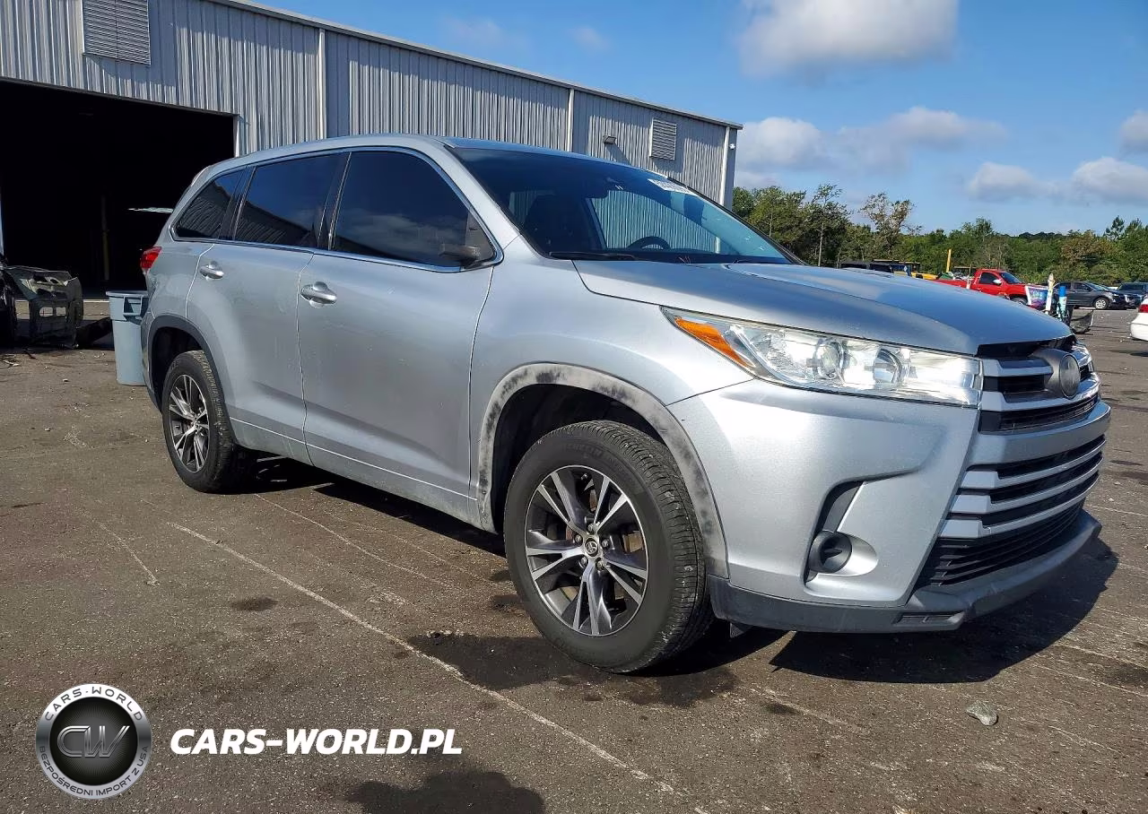 2018 Toyota Highlander Le VIN:5TDZZRFHXJS243165 - 4