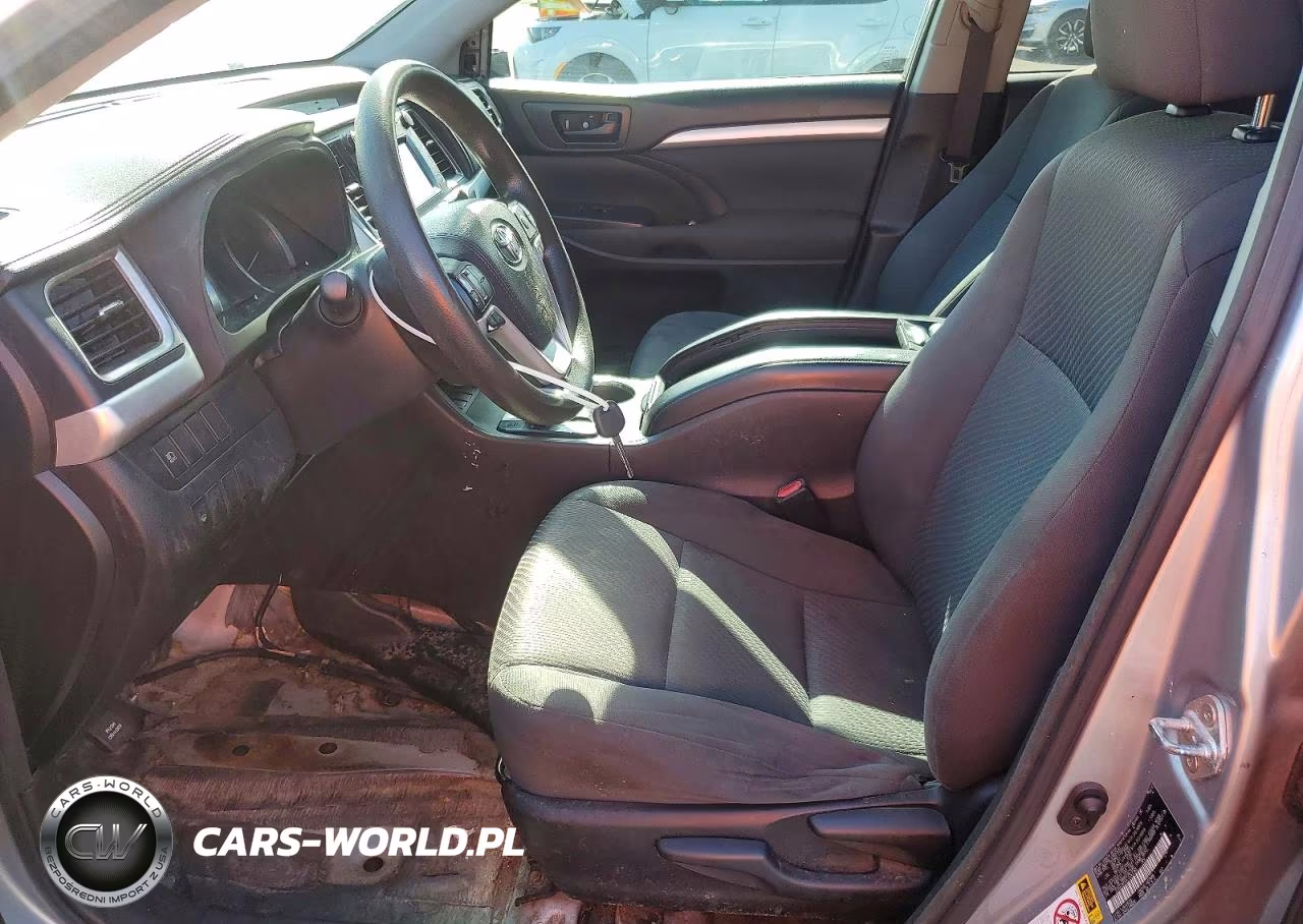 2018 Toyota Highlander Le VIN:5TDZZRFHXJS243165 - 7