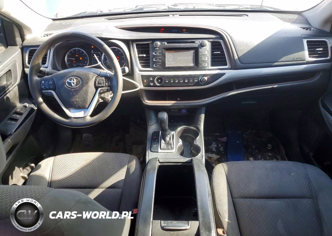 2018 Toyota Highlander Le VIN:5TDZZRFHXJS243165 - 8