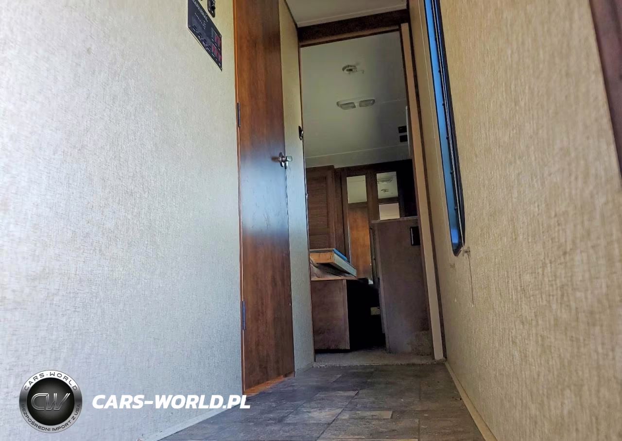 2015 Forest River Chaparral Camper VIN:5ZT3CH1B7FA310974 - 5