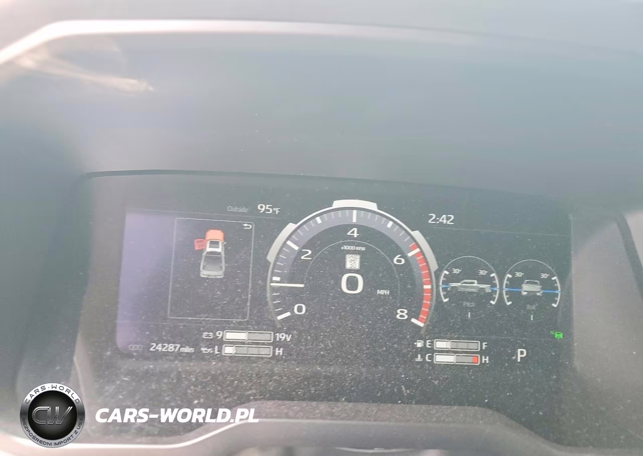 2022 Toyota Tundra Platinum VIN:5TFNA5DB8NX038652 - 9
