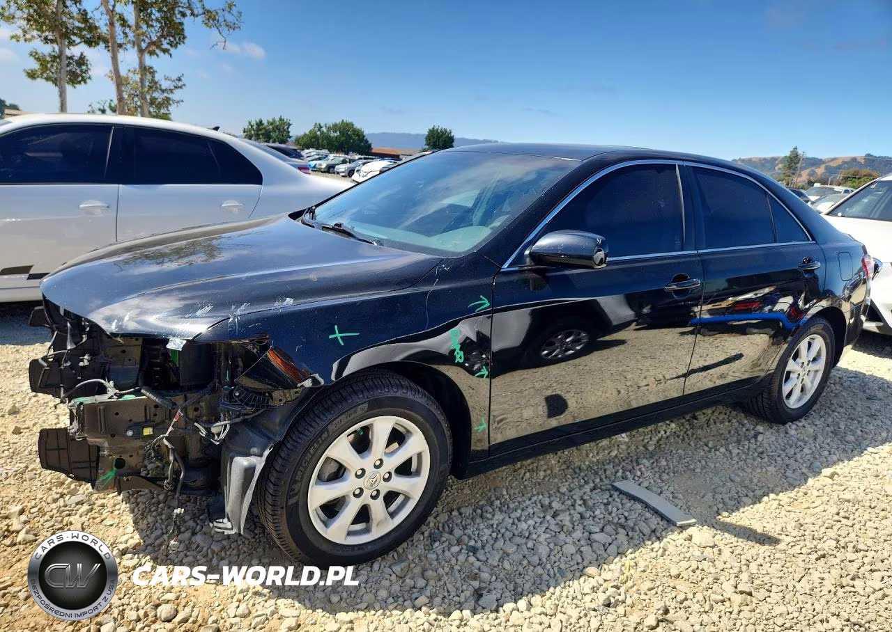 2010 Toyota Camry Le – zdjęcie 1 z 13