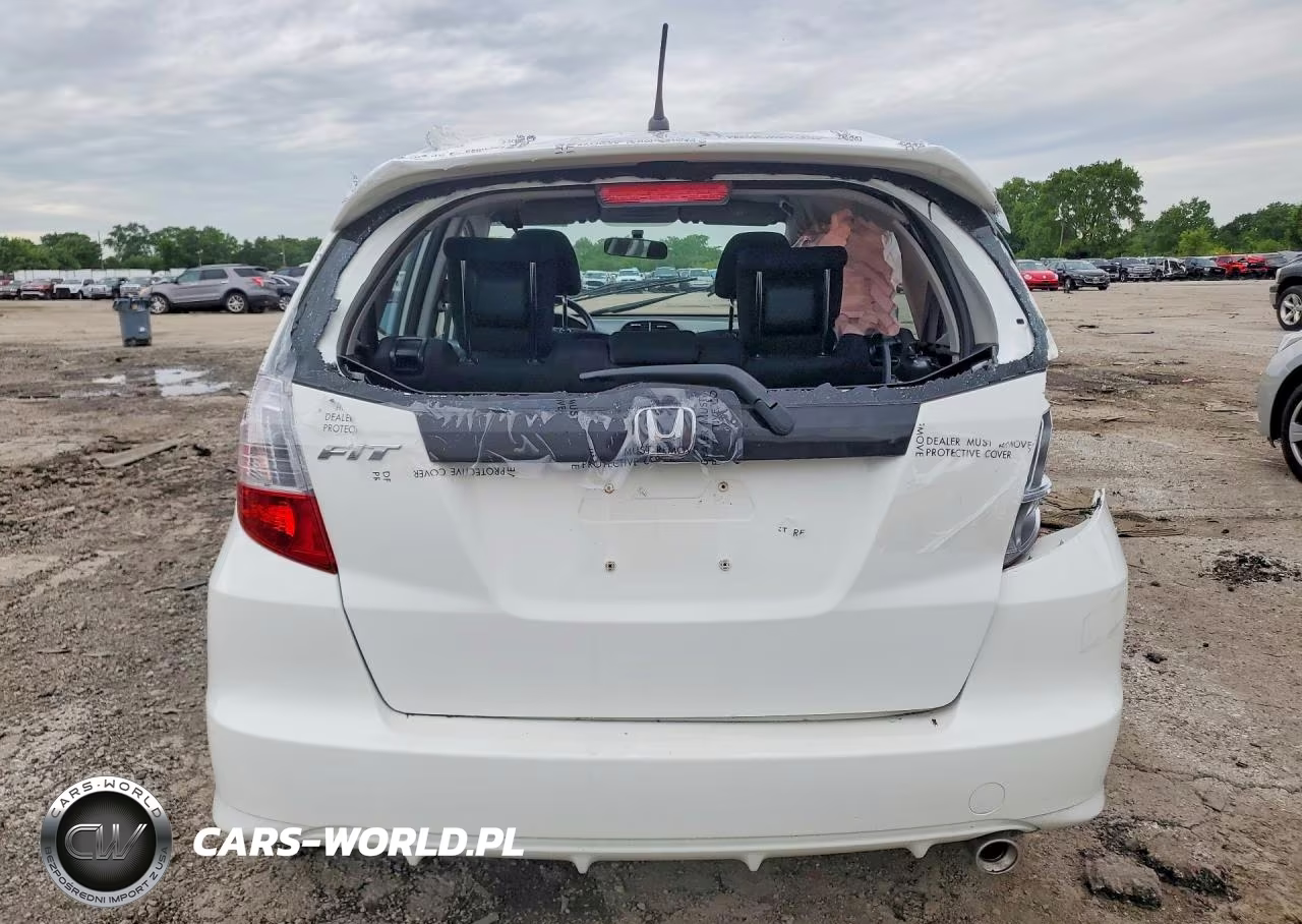 2013 Honda Fit Sport VIN:JHMGE8H50DC043996 - 6
