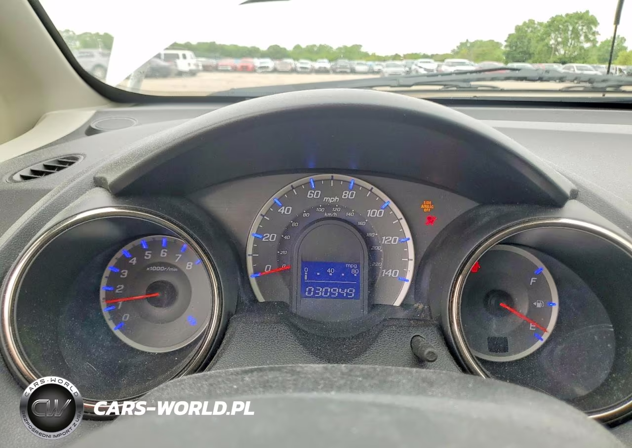 2013 Honda Fit Sport VIN:JHMGE8H50DC043996 - 9