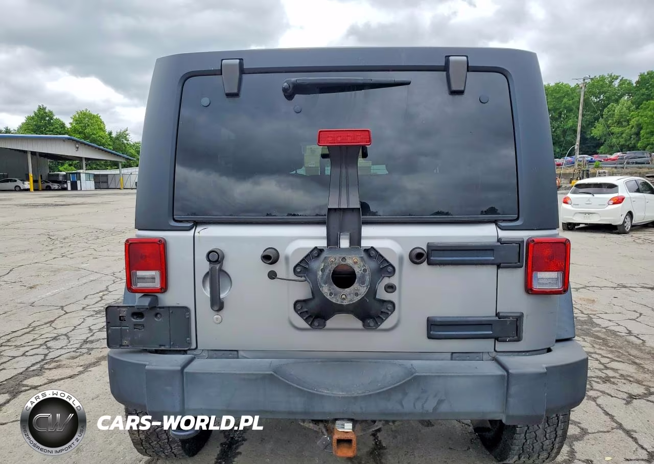 2015 Jeep Wrangler Unlimited Sport VIN:1C4BJWDG6FL751028 - 6