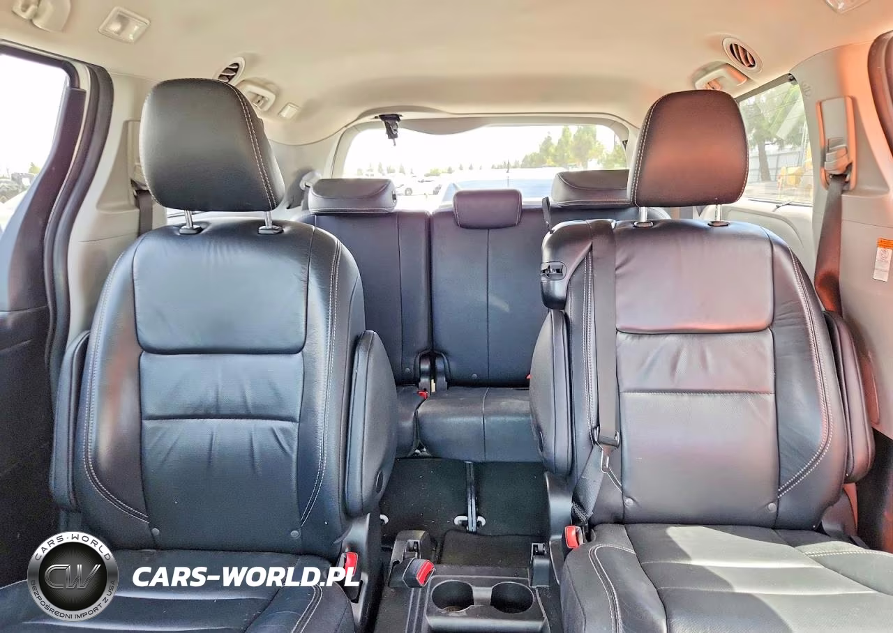 2018 Toyota Sienna Se Premium 8-Passenger VIN:5TDXZ3DC0JS921918 - 10