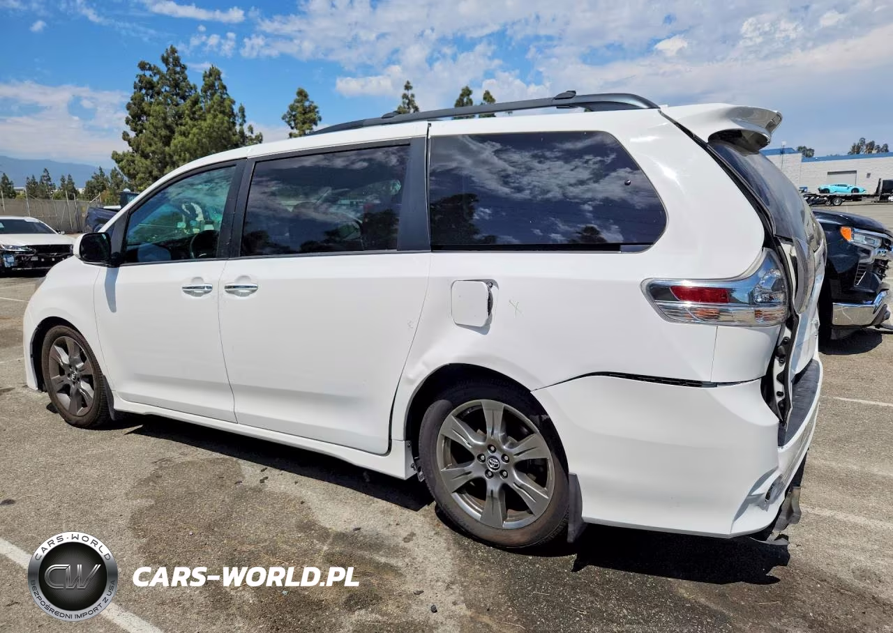 2018 Toyota Sienna Se Premium 8-Passenger VIN:5TDXZ3DC0JS921918 - 2