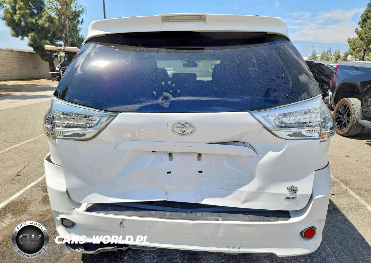 2018 Toyota Sienna Se Premium 8-Passenger VIN:5TDXZ3DC0JS921918 - 6