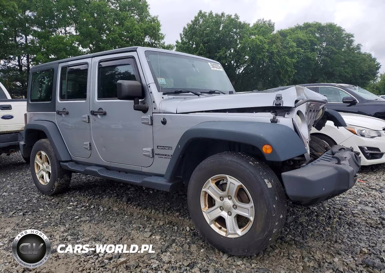 2014 Jeep Wrangler Unlimited Sport VIN:1C4BJWDG7EL216935 - 4