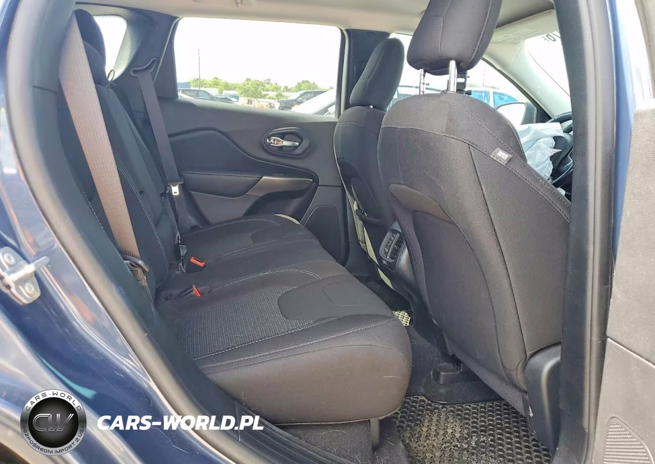 2020 Jeep Cherokee Latitude VIN:1C4PJLCXXLD521620 - 10