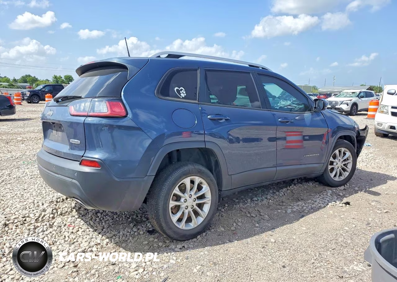 2020 Jeep Cherokee Latitude VIN:1C4PJLCXXLD521620 - 3