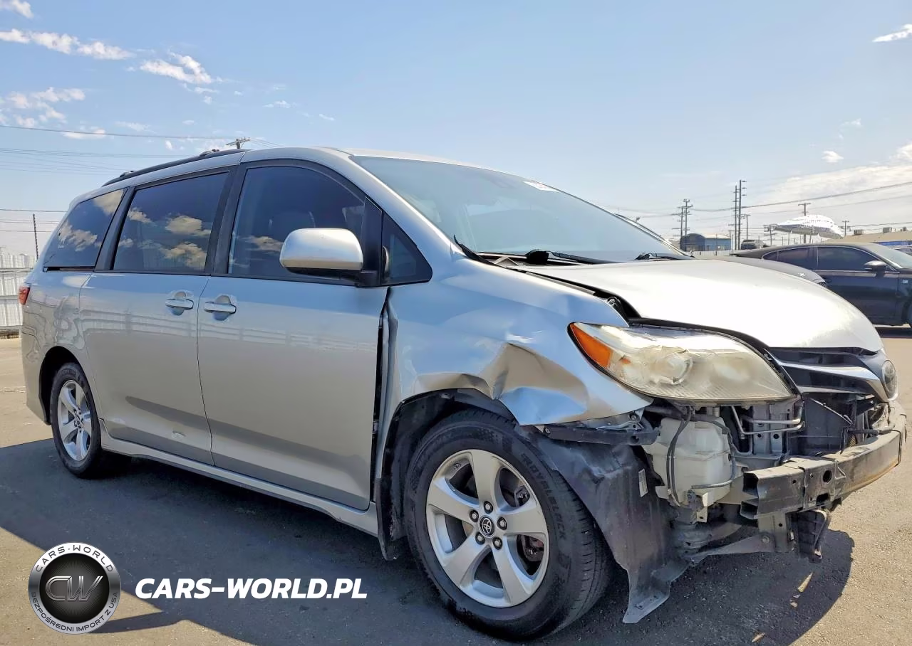 2019 Toyota Sienna Le VIN:5TDKZ3DC7KS998961 - 4
