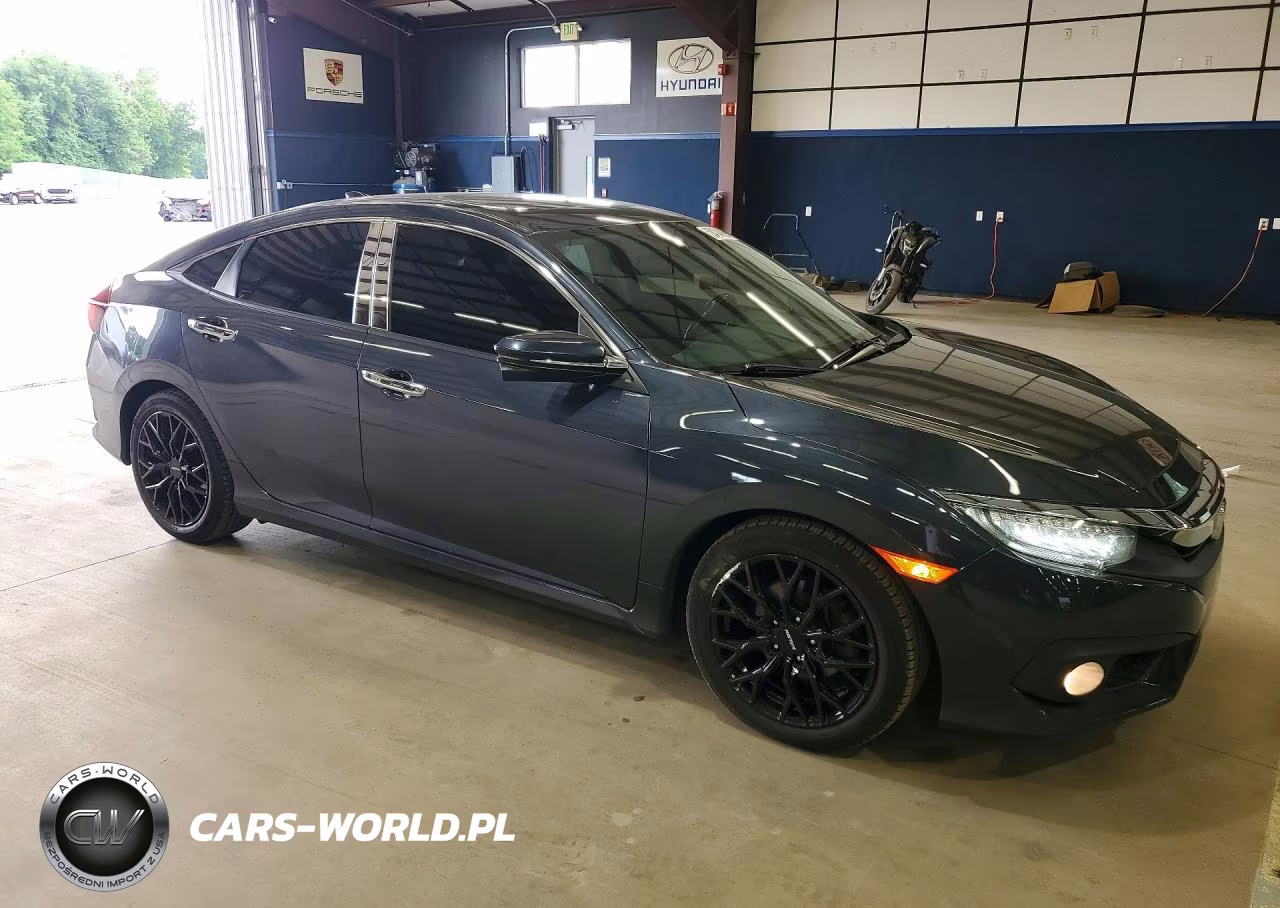 2018 Honda Civic Touring VIN:JHMFC1F97JX032058 - 4