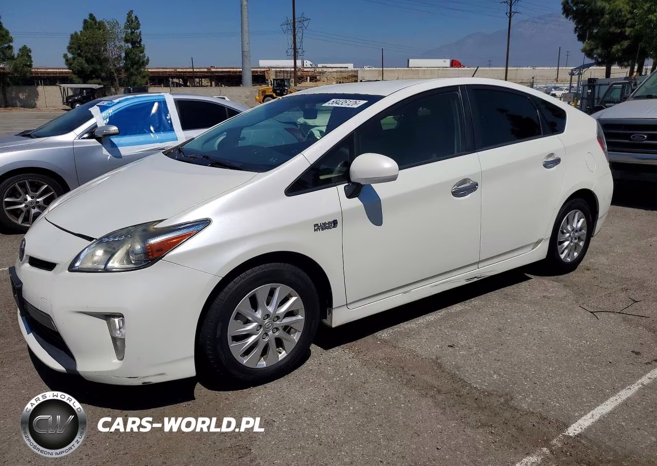2015 Toyota Prius Plug-In Hybrid Base – zdjęcie 1 z 12