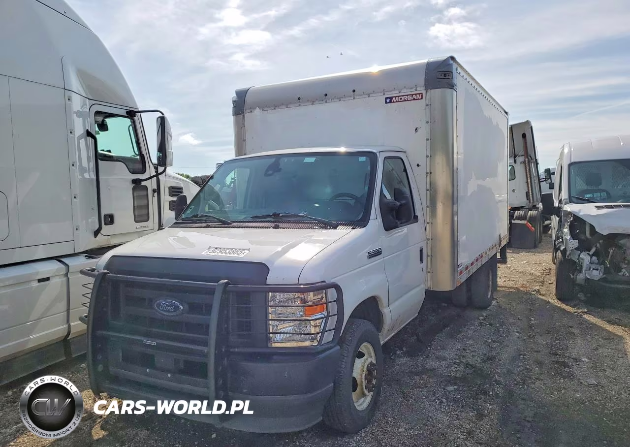 2021 Ford Econoline E350 Super Duty Cutaway Van