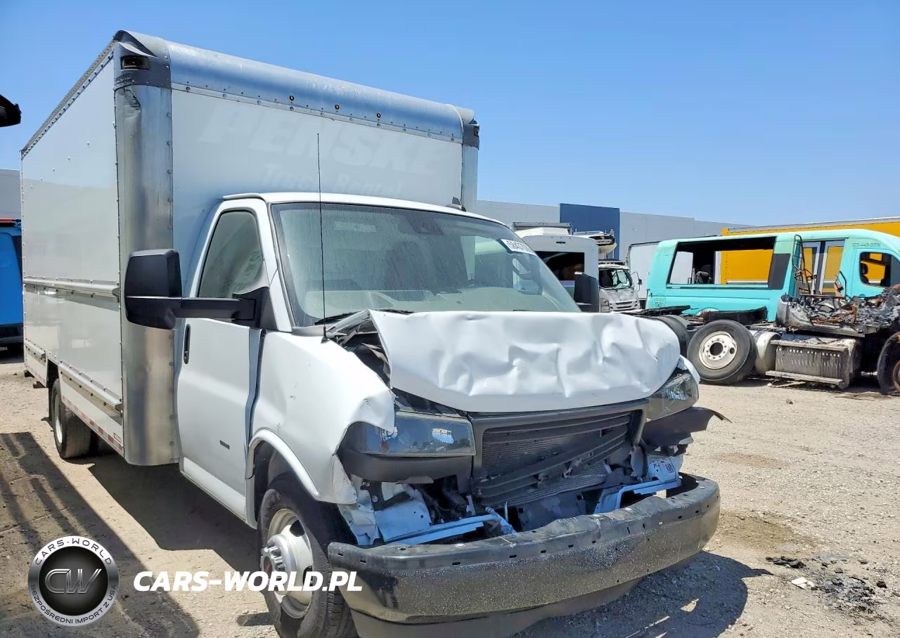2023 GMC Savana Box Truck VIN:7GZ37TC78PN007216 - 4