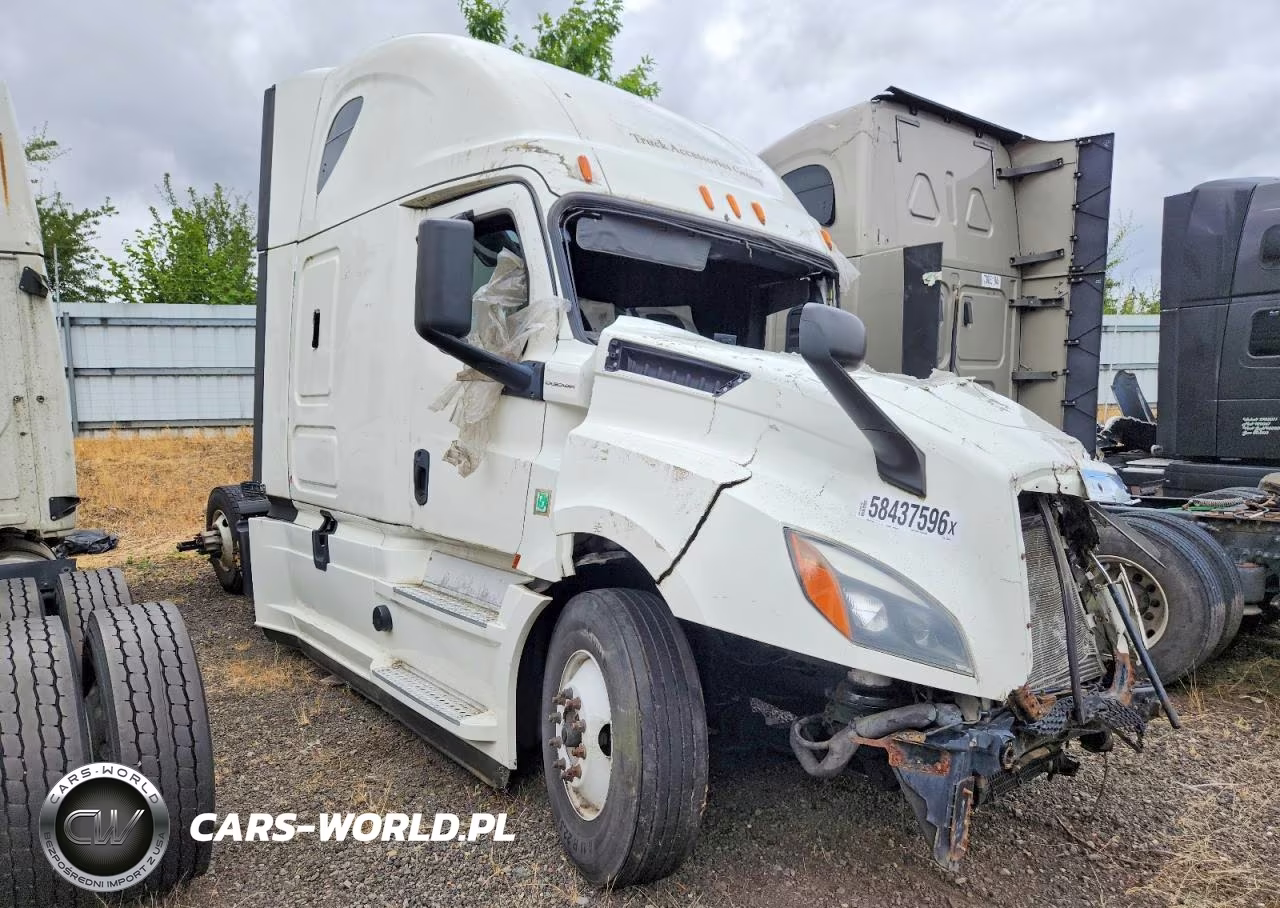 2018 Freightliner Cascadia 126 Semi Truck