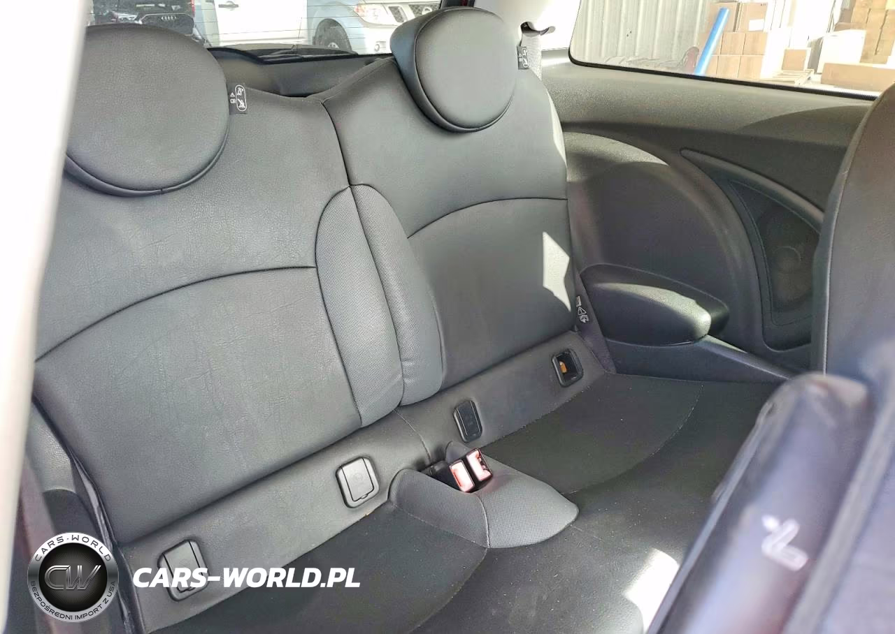 2010 Mini Cooper VIN:WMWMF3C52ATZ24462 - 10