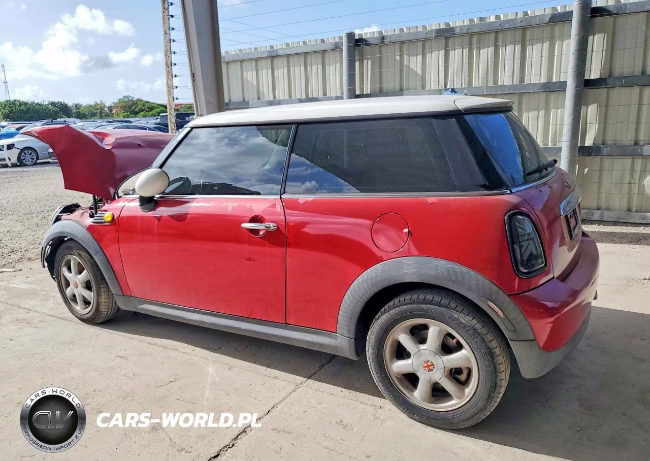 2010 Mini Cooper VIN:WMWMF3C52ATZ24462 - 2