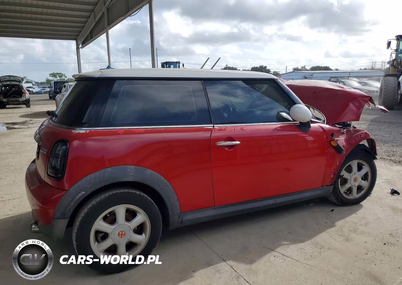 2010 Mini Cooper VIN:WMWMF3C52ATZ24462 - 3